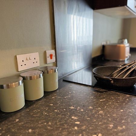 Group Bookings: Up To 30 Guests Across 5 Spacious Flats! Keyless Access Free Wifi & Parking เบอร์มิงแฮม ภายนอก รูปภาพ