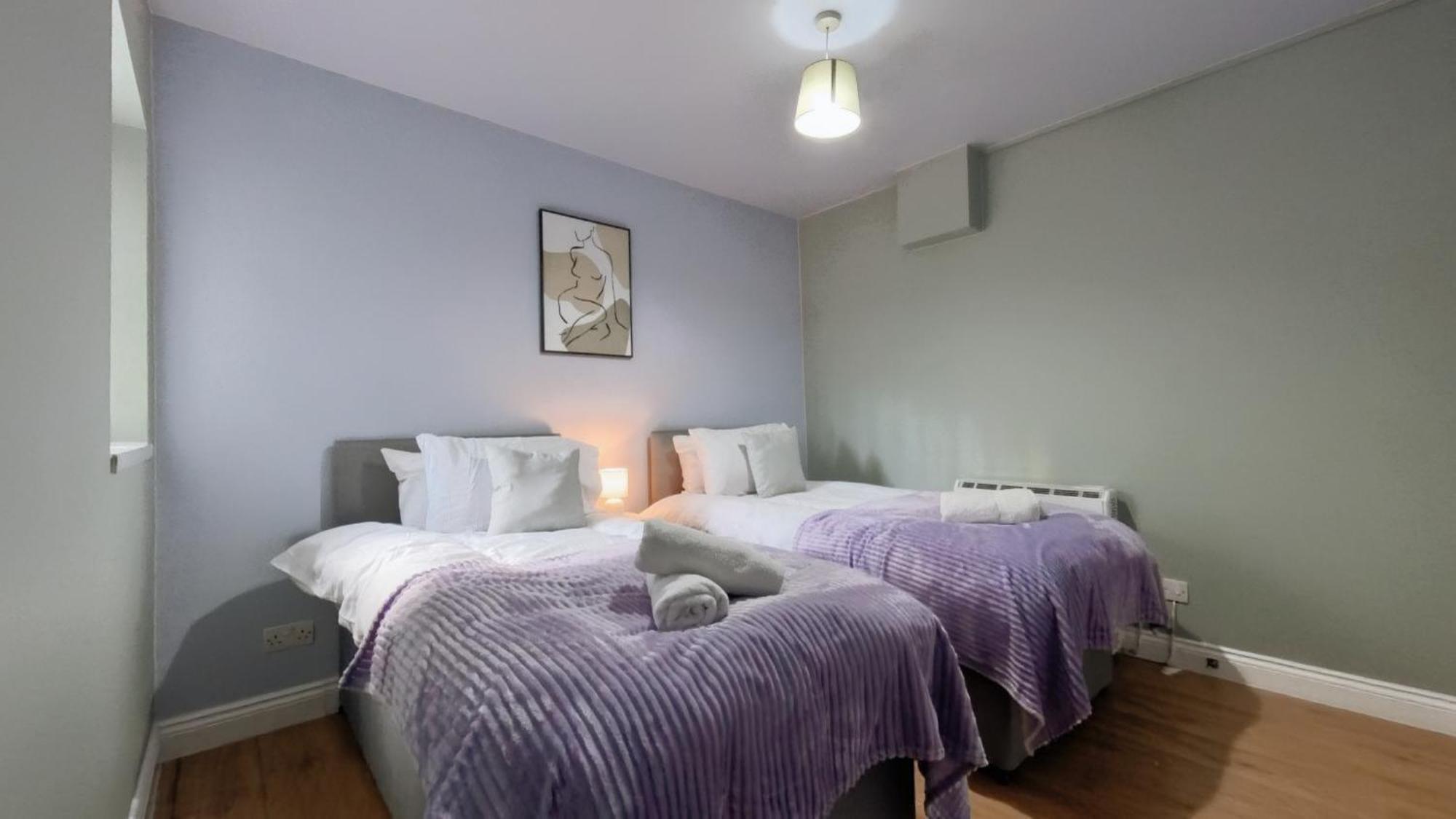 Group Bookings: Up To 30 Guests Across 5 Spacious Flats! Keyless Access Free Wifi & Parking เบอร์มิงแฮม ภายนอก รูปภาพ