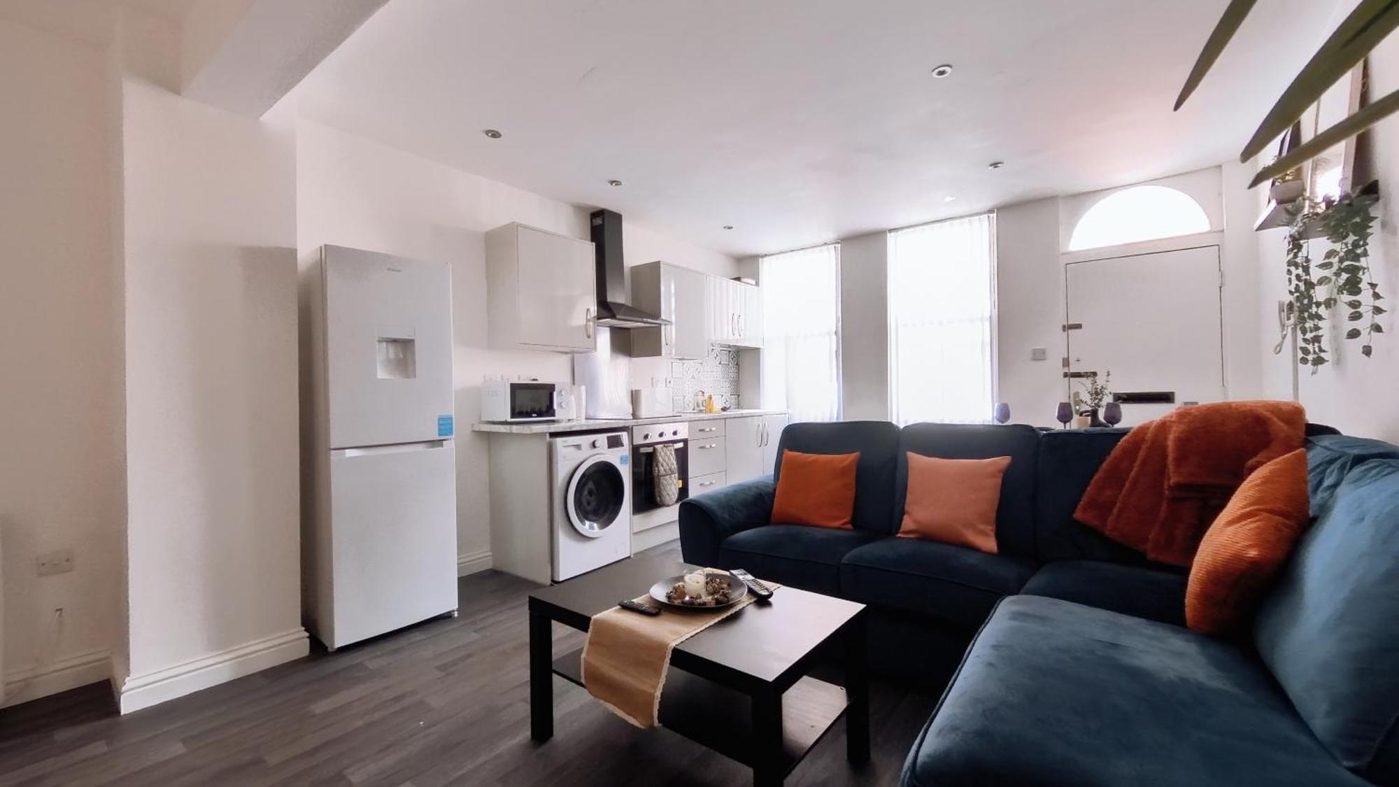 Group Bookings: Up To 30 Guests Across 5 Spacious Flats! Keyless Access Free Wifi & Parking เบอร์มิงแฮม ภายนอก รูปภาพ