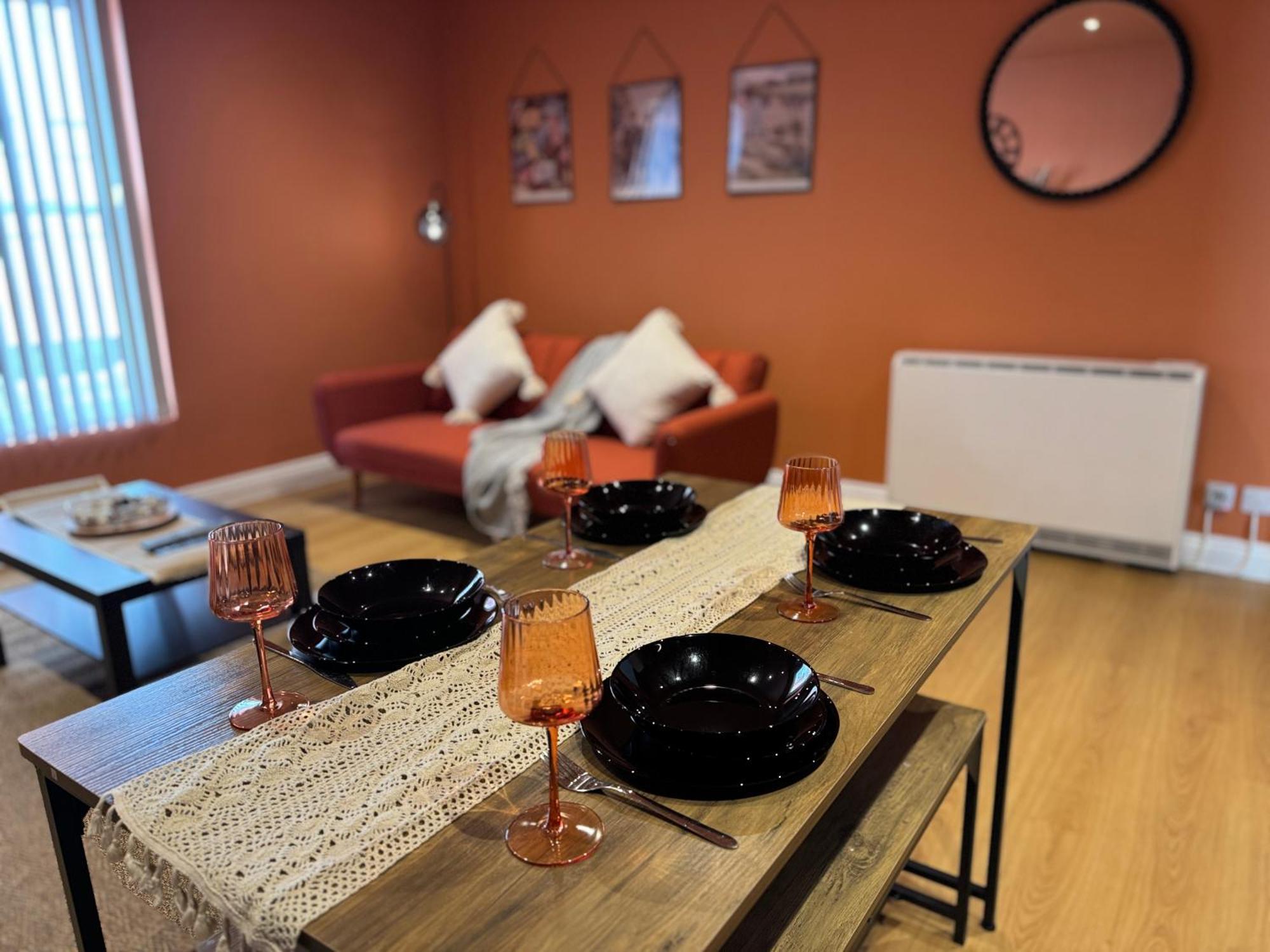 Group Bookings: Up To 30 Guests Across 5 Spacious Flats! Keyless Access Free Wifi & Parking เบอร์มิงแฮม ภายนอก รูปภาพ