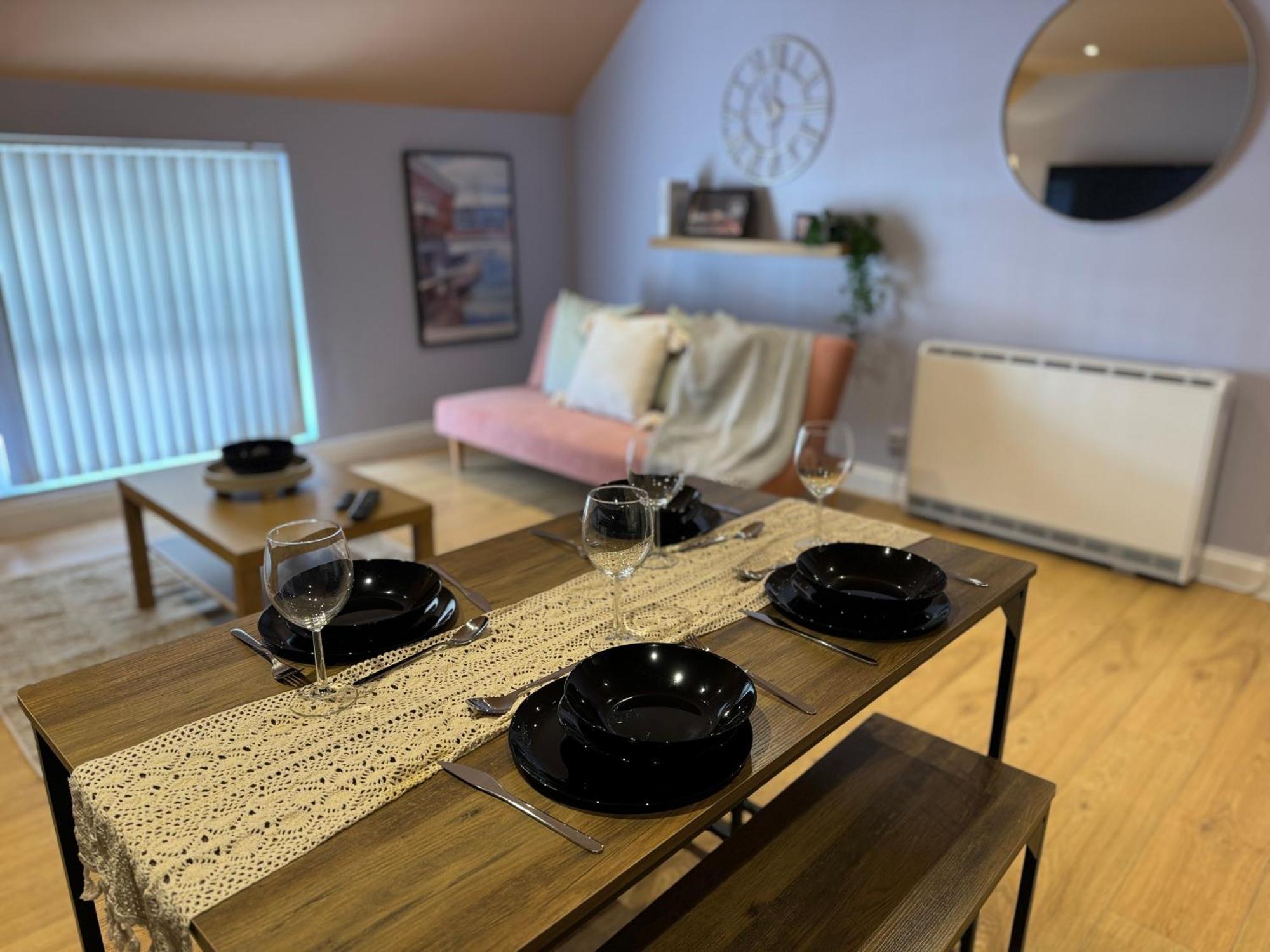 Group Bookings: Up To 30 Guests Across 5 Spacious Flats! Keyless Access Free Wifi & Parking เบอร์มิงแฮม ภายนอก รูปภาพ