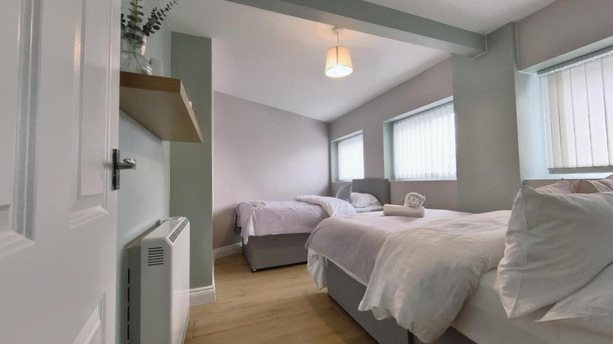 Group Bookings: Up To 30 Guests Across 5 Spacious Flats! Keyless Access Free Wifi & Parking เบอร์มิงแฮม ภายนอก รูปภาพ