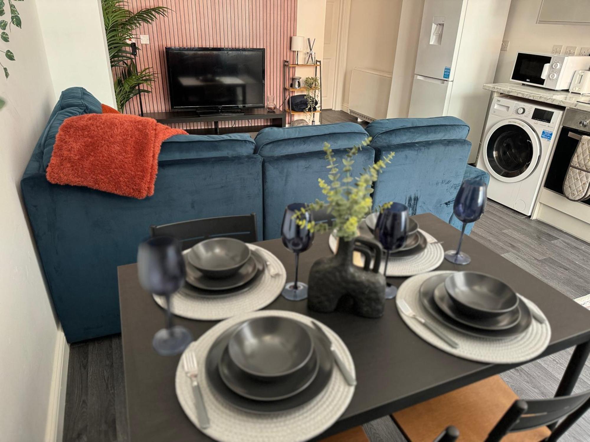 Group Bookings: Up To 30 Guests Across 5 Spacious Flats! Keyless Access Free Wifi & Parking เบอร์มิงแฮม ภายนอก รูปภาพ