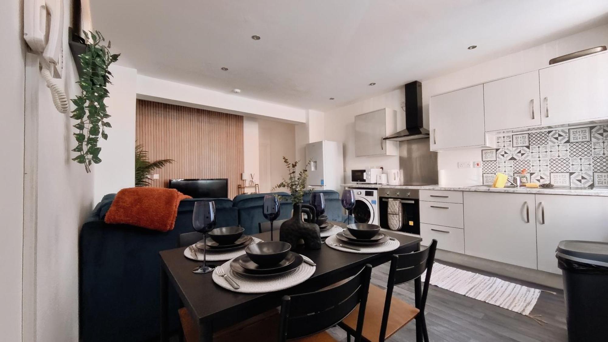 Group Bookings: Up To 30 Guests Across 5 Spacious Flats! Keyless Access Free Wifi & Parking เบอร์มิงแฮม ภายนอก รูปภาพ