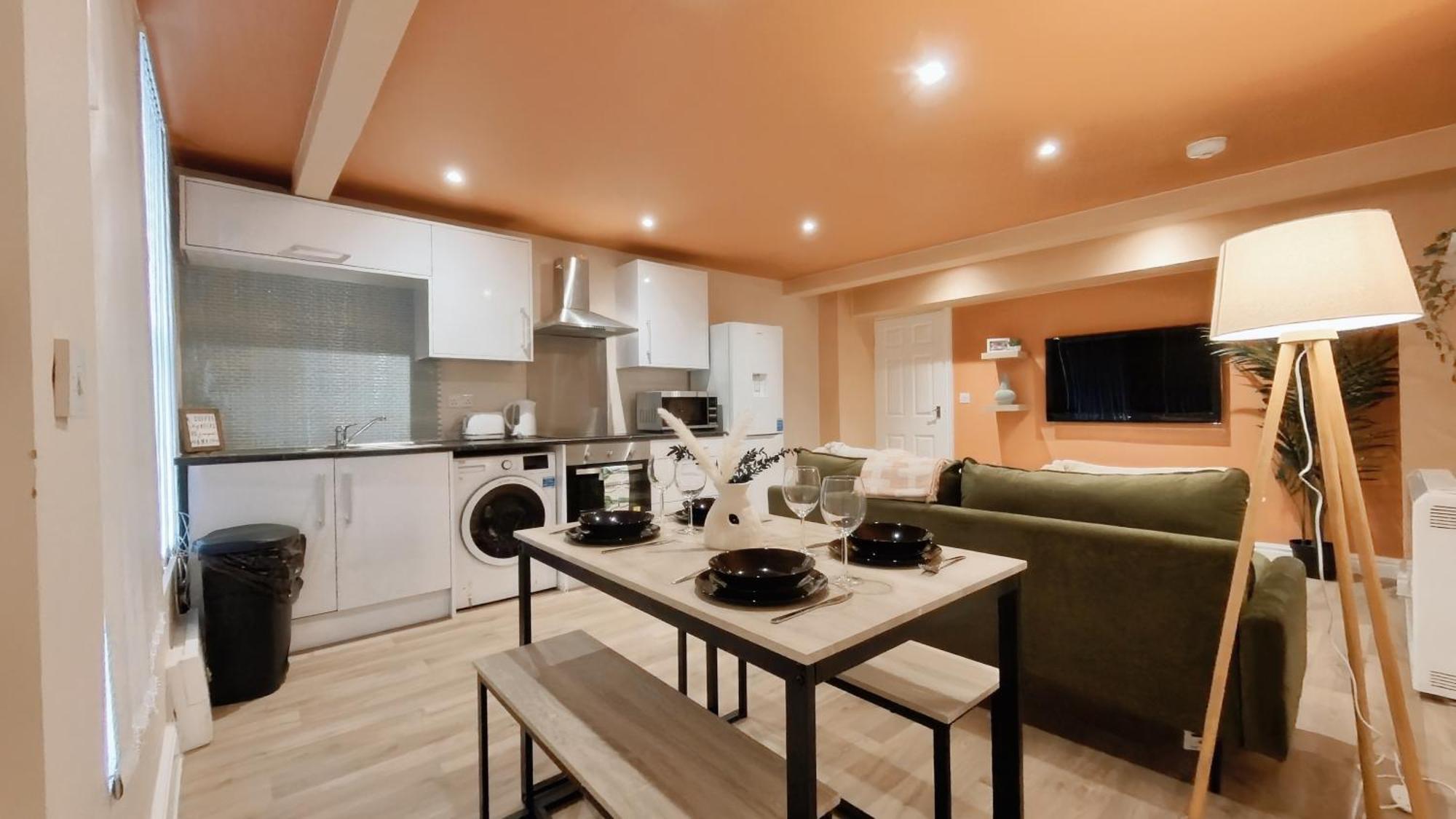 Group Bookings: Up To 30 Guests Across 5 Spacious Flats! Keyless Access Free Wifi & Parking เบอร์มิงแฮม ภายนอก รูปภาพ